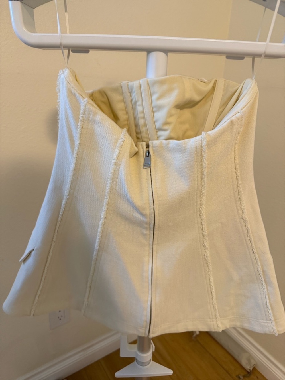 Strapless Ivory Bustier Top - Structured Corset Style - Picture 4 of 5